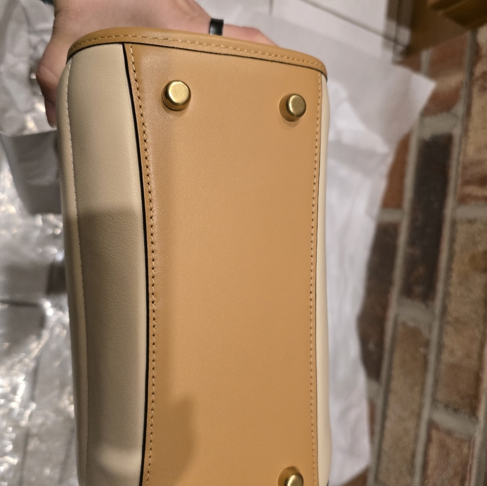 NWT Coach Field Tote 22 With Colorblock Ivory Multi Leather and Coach Badge - Picture 6 of 11